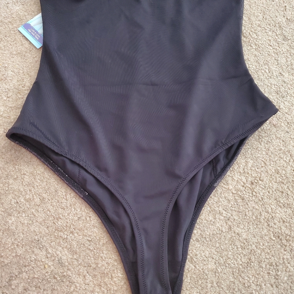 Lingerie - Picture 2 of 3